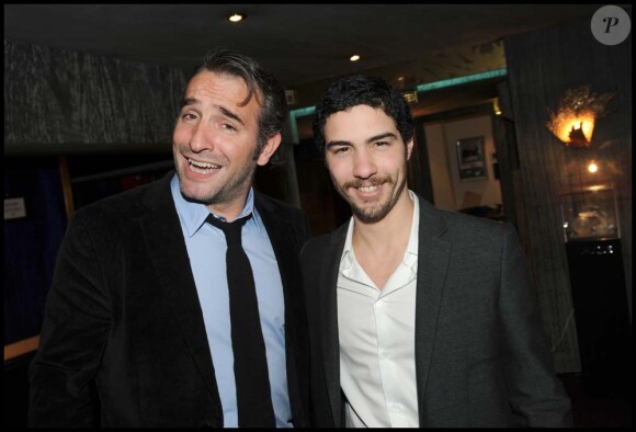 Jean Dujardin et Tahar Rahim lors de la cérémonie des Globes de cristal, à Paris, le 8 février 2010 !