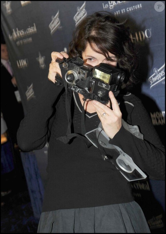 Zabou Breitman récompensée pour sa pièce Des gens lors de la cérémonie des Globes de cristal, à Paris, le 8 février 2010 !