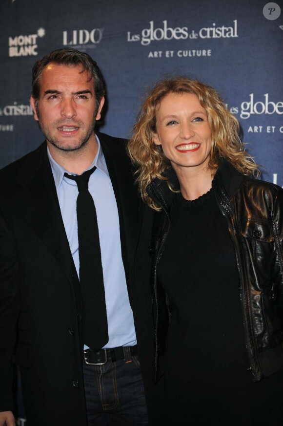 Alexandra Lamy et Jean Dujardin lors de la cérémonie des Globes de cristal, à Paris, le 8 février 2010 !