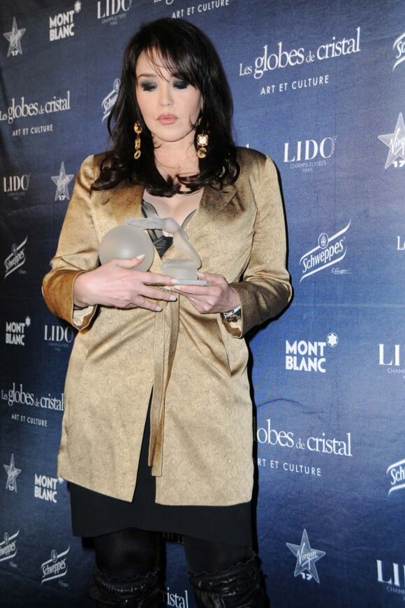 Meilleure actrice, Isabelle Adjani, lors de la cérémonie des Globes de cristal, à Paris, le 8 février 2010 !