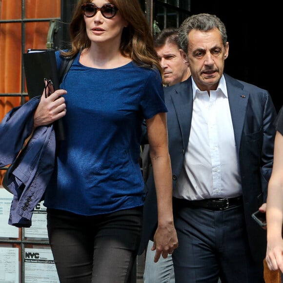 Exclusif - Carla Bruni-Sarkozy et son mari l'ancien Président Nicolas Sarkozy quittent un hôtel de New York le 14 juin 2017. Carla Bruni-Sarkozy a chanté la veille, le 13 juin 2017 des extraits de son nouvel album " French Touch " dans le club de jazz " Le Poisson rouge " dans le quartier de Greenwich.