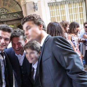 Exclusif -  Benjamin Castaldi et ses trois fils Julien, Simon et Enzo (selfie) - Arrivées à la mairie - Mariage de Benjamin Castaldi et Aurore Aleman à la mairie de Marseille, le 27 août 2016. © Jacovides-Moreau/Bestimage