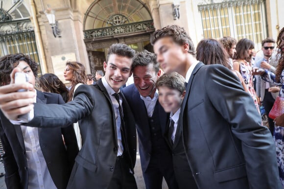 Exclusif -  Benjamin Castaldi et ses trois fils Julien, Simon et Enzo (selfie) - Arrivées à la mairie - Mariage de Benjamin Castaldi et Aurore Aleman à la mairie de Marseille, le 27 août 2016. © Jacovides-Moreau/Bestimage