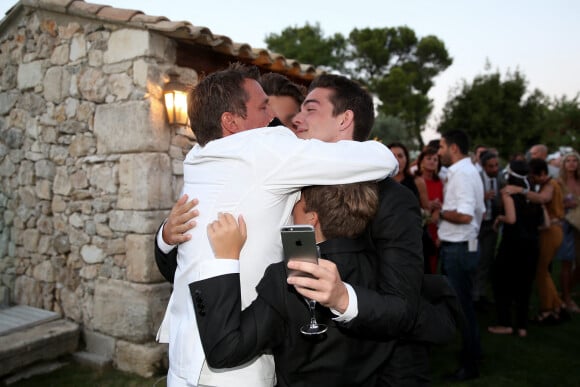 Exclusif - Benjamin Castaldi et ses fils Julien, Simon et Enzo - Cérémonie religieuse - Mariage de Benjamin Castaldi et Aurore Aleman au Mas de La Rose à Eygalières, le 27 août 2016. © Jacovides-Moreau/Bestimage