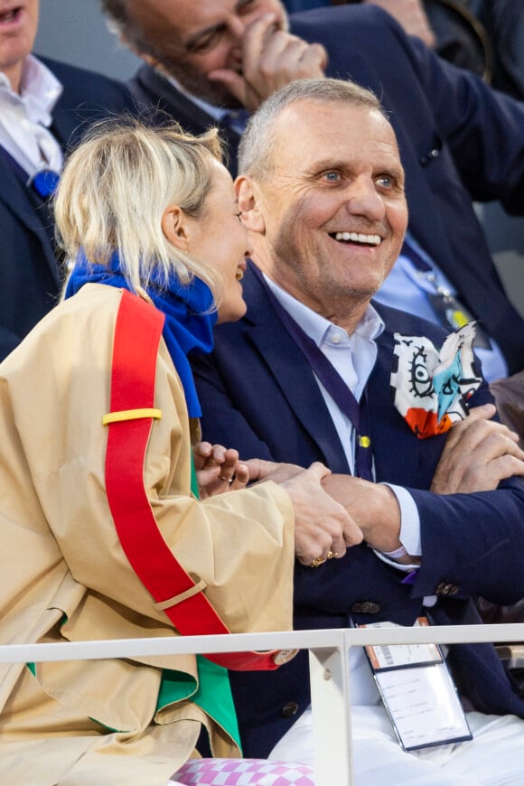 Pauline de Drouas et son mari Jean-Charles de Castelbajac - Célébrités dans les tribunes des internationaux de France de Roland Garros à Paris le 31 mai 2022. © c/Bestimage 