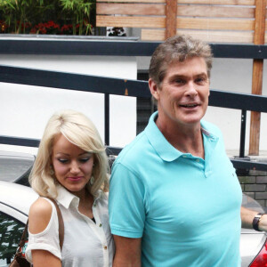 David Hasselhoff et sa compagne Hayley Roberts à la sortie des Studios London à Londres. Le 14 avril 2011. @ Darren Goff/GoffPhotos.com Ref: KGC-04