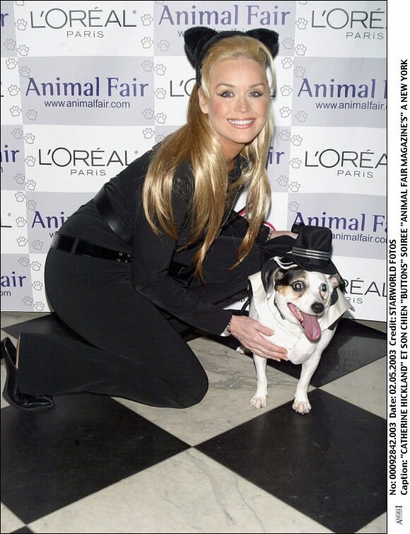 Catherine Hickland et son chien Buttons - Soirée "Animal Fair Magazine" à New York. Le 1er mai 2003.