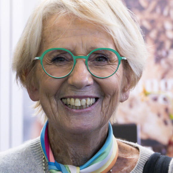 Jacqueline Pin, épouse Mercorelli, dite Mercotte de passage sur le sirha 2021 fait des selfies avec ses admiratrices, le 26 Septembre 2021 à Lyon, France. © Sandrine Thesillat / Panoramic / Bestimage