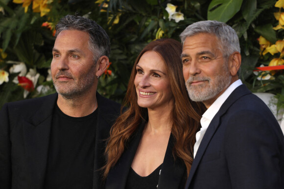 Ol Parker, Julia Roberts, George Clooney lors de la première mondiale du film Ticket to Paradise à Londres le 7 septembre 2022.