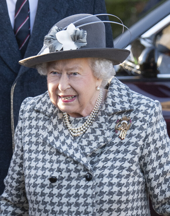 La reine Elisabeth II d'Angleterre à son arrivée au service dominical en l'église St Mary the Virgin à Hillington. Le 19 janvier 2020 