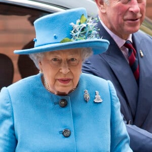 La reine Elisabeth II d'Angleterre et le prince Charles en visite au régiment de cavalerie montée à Hyde Barracks à Londres. Le 24 octobre 2017 