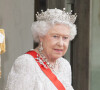 La reine Elisabeth II d'Angleterre - Dîner d'état en l'honneur de la reine d'Angleterre donné par le président français au palais de l'Elysée à Paris, pendant la visite d'état de la reine après les commémorations du 70ème anniversaire du débarquement. 