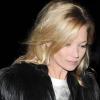 Kate Moss à la sortie d'un pub à Londres