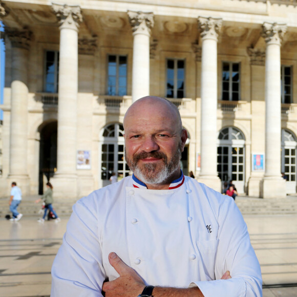 Le médiatique chef Philippe Etchebest ("Cauchemar en cuisine", "Top chef") pose dans son restaurant le "Quatrième Mur" le jour de son ouverture à Bordeaux le 8 Septembre 2015.