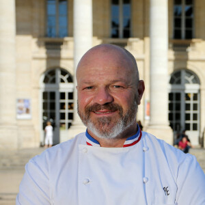 Le médiatique chef Philippe Etchebest ("Cauchemar en cuisine", "Top chef") pose dans son restaurant le "Quatrième Mur" le jour de son ouverture à Bordeaux le 8 Septembre 2015.