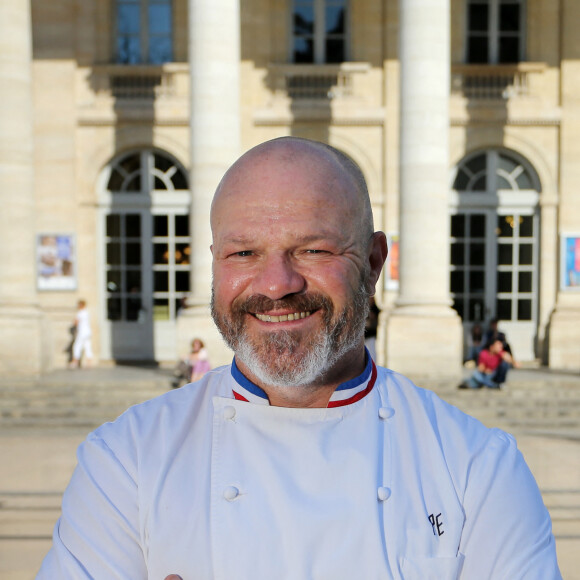 Le médiatique chef Philippe Etchebest ("Cauchemar en cuisine", "Top chef") pose dans son restaurant le "Quatrième Mur" le jour de son ouverture à Bordeaux le 8 Septembre 2015.