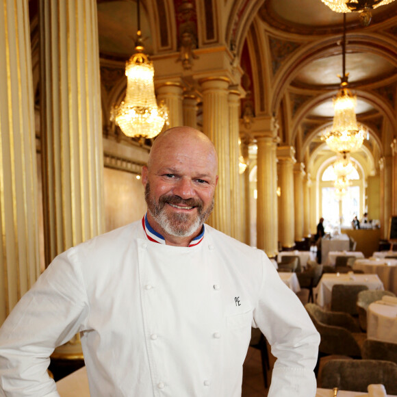 Le médiatique chef Philippe Etchebest ("Cauchemar en cuisine", "Top chef") pose dans son restaurant le "Quatrième Mur" le jour de son ouverture à Bordeaux le 8 Septembre 2015.