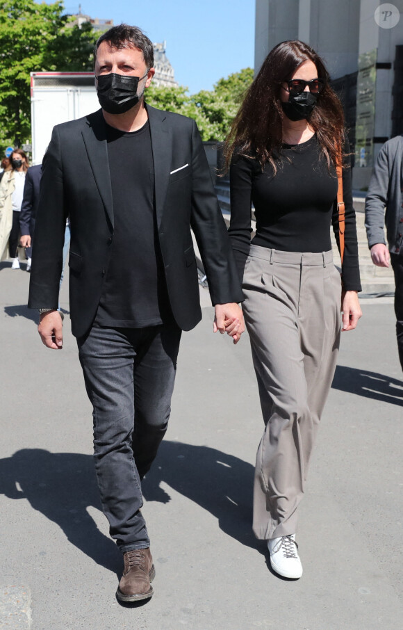 Arthur (Jacques Essebag) et sa compagne Mareva Galanter - Arrivées des people à la manifestation de soutien à la famille de Sarah Halimi sur la place du Trocadéro à Paris le 25 avril 2021. © Cyril Moreau/Bestimage