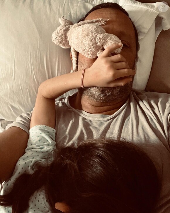Arthur avec sa fille sur Instagram.