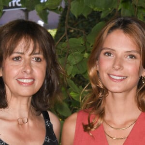 Valérie Bonneton et Joséphine Japy au photocall du film "Eugénie Grandet" lors du 14ème festival du film francophone d'Angoulême le 29 août 2021. © Coadic Guirec / Bestimage 