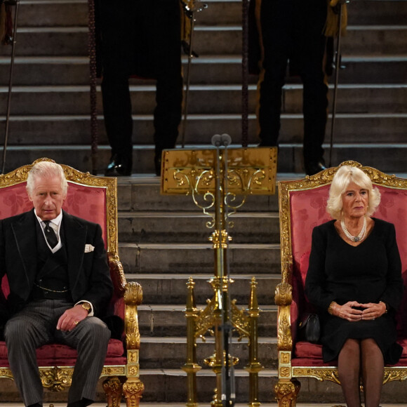 Le roi Charles III d'Angleterre et la reine consort Camilla Parker Bowles - Les deux Chambres du Parlement se réunissent pour une cérémonie de condoléances à Westminster Hall à Londres, suite au décès de la reine Elisabeth II d'Angleterre. Le 12 septembre 2022 