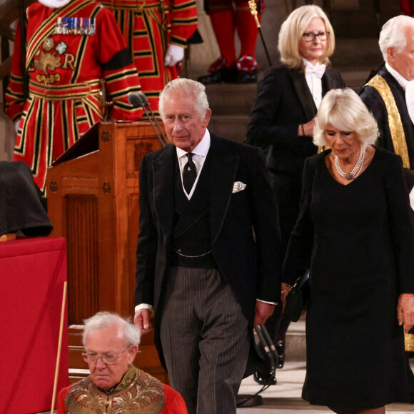 Le roi Charles III d'Angleterre et la reine consort Camilla Parker Bowles - Les deux Chambres du Parlement se réunissent pour une cérémonie de condoléances à Westminster Hall à Londres, suite au décès de la reine Elisabeth II d'Angleterre. Le 12 septembre 2022 