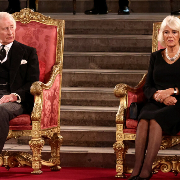 Le roi Charles III d'Angleterre et la reine consort Camilla Parker Bowles - Les deux Chambres du Parlement se réunissent pour une cérémonie de condoléances à Westminster Hall à Londres, suite au décès de la reine Elisabeth II d'Angleterre. Le 12 septembre 2022 