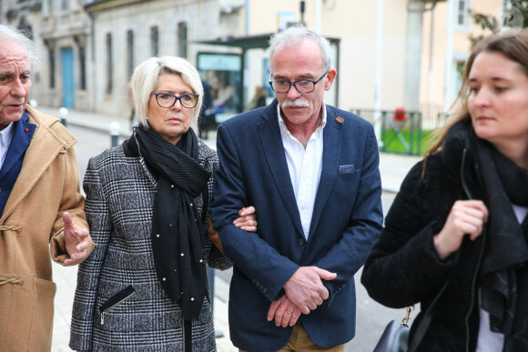 Les parents d'Alexia Daval, Isabelle et Jean Pierre Fouillot quittent le bureau du juge d'instruction après une confrontation avec Jonathann à Besançon le 7 décembre 2018.