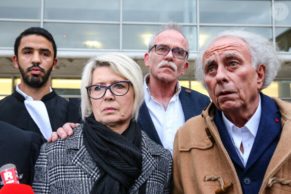 Les parents d'Alexia, Isabelle et Jean Pierre Fouillot quittent la conférence de presse avec leurs avocats - Affaire Daval : Jonathann avoue avoir tué seul son épouse, Alexia. Besançon