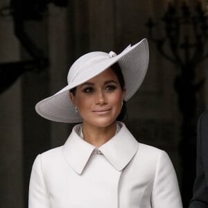 Le prince Harry, duc de Sussex, et Meghan Markle, duchesse de Sussex - Les membres de la famille royale et les invités lors de la messe célébrée à la cathédrale Saint-Paul de Londres, dans le cadre du jubilé de platine (70 ans de règne) de la reine Elisabeth II d'Angleterre. Londres, le 3 juin 2022. 