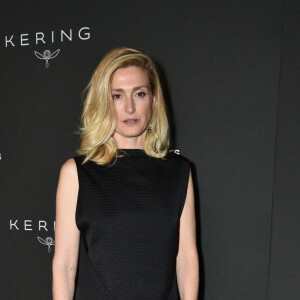 Julie Gayet - Photocall de la soirée "Women In Motion" par Kering au Château de la Castre lors du 75ème Festival International du Film de Cannes. Le 22 mai 2022 © Olivier Borde / Bestimage 