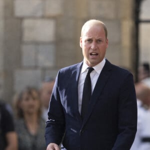 Le prince de Galles William, la princesse de Galles Kate Catherine Middleton, le prince Harry, duc de Sussex, Meghan Markle, duchesse de Sussex à la rencontre de la foule devant le château de Windsor, suite au décès de la reine Elisabeth II d'Angleterre. Le 10 septembre 2022 