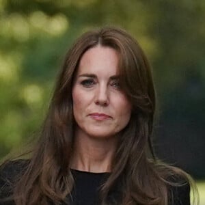 La princesse de Galles Kate Catherine Middleton à la rencontre de la foule devant le château de Windsor, suite au décès de la reine Elisabeth II d'Angleterre. Le 10 septembre 2022 