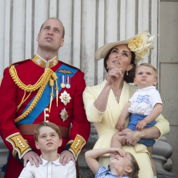 Le prince William, duc de Cambridge, et Catherine (Kate) Middleton, duchesse de Cambridge, le prince George de Cambridge, la princesse Charlotte de Cambridge, le prince Louis de Cambridge - La famille royale au balcon du palais de Buckingham lors de la parade Trooping the Colour 2019, célébrant le 93ème anniversaire de la reine Elisabeth II, Londres, le 8 juin 2019. 