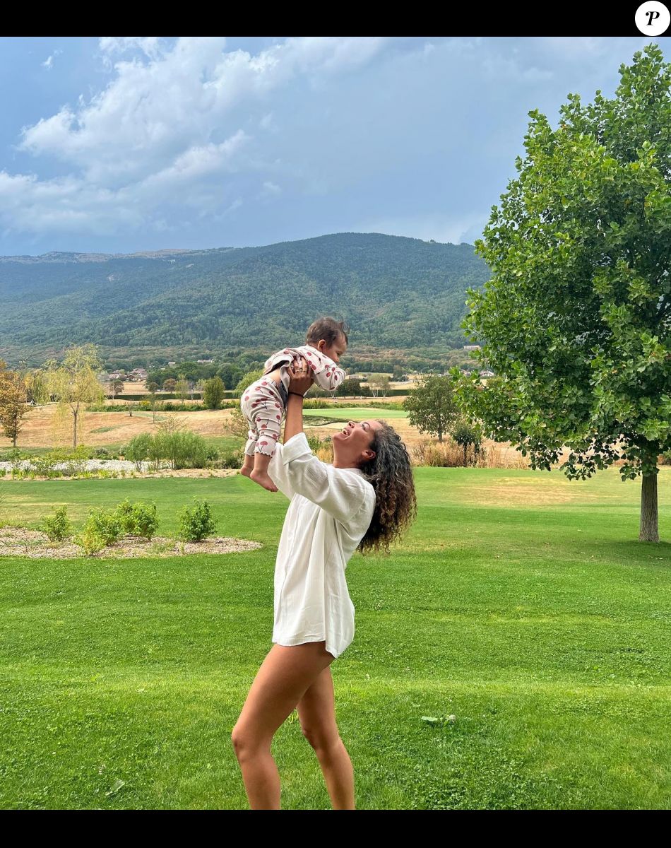Anaïs Grangerac avec sa fille Mila