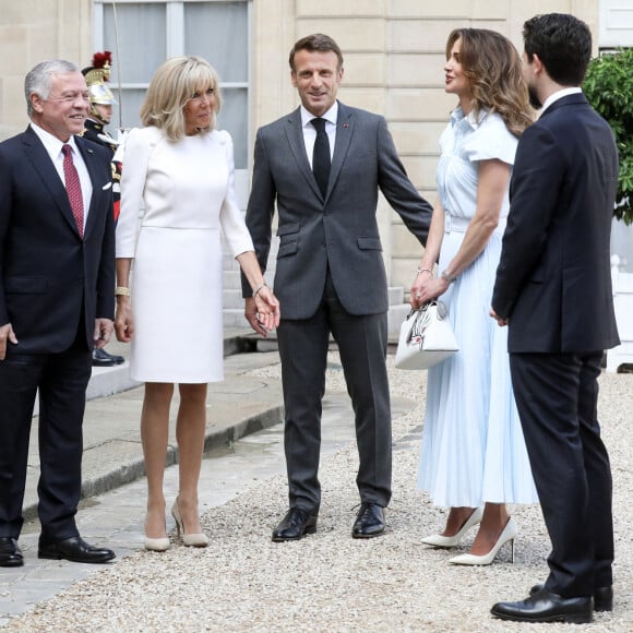 Le président de la République française, Emmanuel Macron et sa femme la Première Dame, Brigitte Macron reçoivent le roi Abdallah II, la reine Rania et le prince héritier Hussein Bin Abdallah de Jordanie pour un déjeuner de travail au palais de l'Elysée, à Paris, France, le 14 septembre 2022 © Stéphane Lemouton/Bestimage 