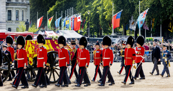 Le roi Charles III d'Angleterre - Procession cérémonielle du cercueil de la reine Elisabeth II du palais de Buckingham à Westminster Hall à Londres, Royaume Uni, le 14 septembre 2022.