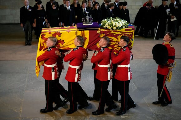 Procession cérémonielle du cercueil de la reine Elisabeth II du palais de Buckingham à Westminster Hall à Londres. Le 14 septembre 2022