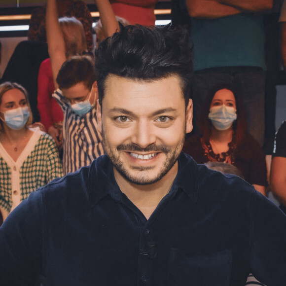 Exclusif - Kev Adams sur le plateau de l'émission TPMP (Touche pas à mon poste) diffusée en direct sur la chaine C8 le 15 février 2022. © Jack Tribeca / Bestimage