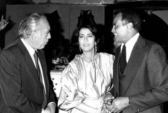 Archives - Anthony Quinn fête son anniversaire au restaurant Le Sirocco à New York avec Irène Papas et Harry Belafonte en 1981