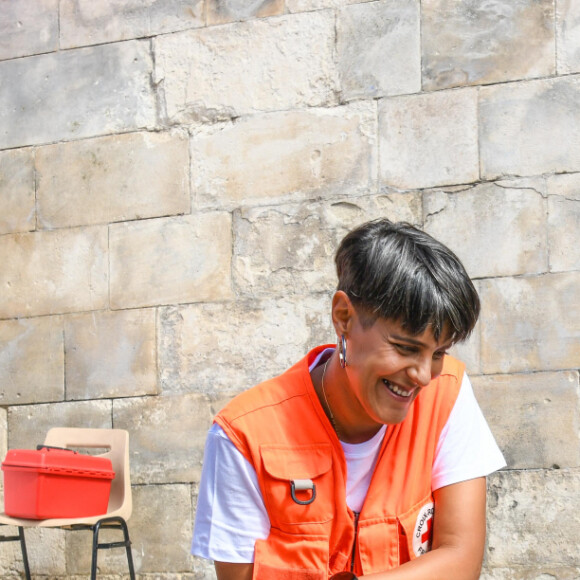 Initiation publique aux premiers secours avec Adriana Karembeu , ambassadrice de la Croix-Rouge, pour la Journée mondiale des premiers secours place du palais à Avignon le 10 septembre 2022. © Jean-René Santini / Bestimage 