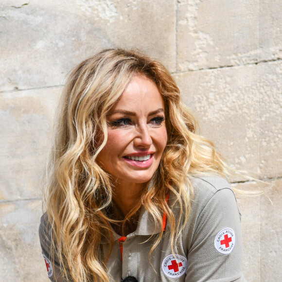 Initiation publique aux premiers secours avec Adriana Karembeu , ambassadrice de la Croix-Rouge, pour la Journée mondiale des premiers secours place du palais à Avignon le 10 septembre 2022. © Jean-René Santini / Bestimage 