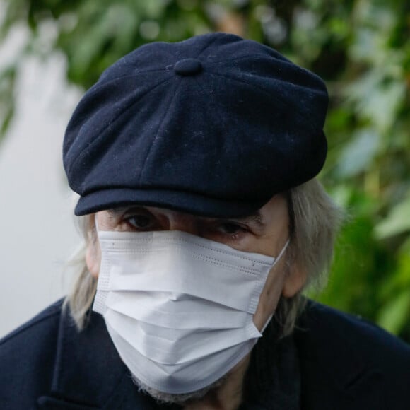 Serge Lama - Arrivées à l'enregistrement de l'émission "Vivement Dimanche" au Studio Gabriel à Paris, qui est diffusée le 31 octobre sur France 2. Le 27 octobre 2021 © Christophe Clovis / Bestimage