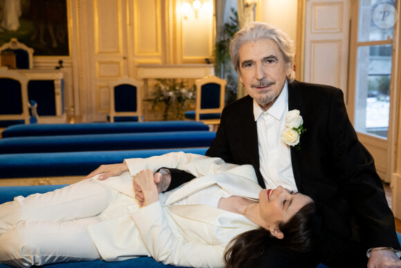 Mariage de Serge Lama et Luana Santonino à la mairie du 7ème arrondissement de Paris. Rachida Dati, Maire du 7ème a célébré le mariage. Paris, le 11 février 2021. © Cyril Moreau/Bestimage