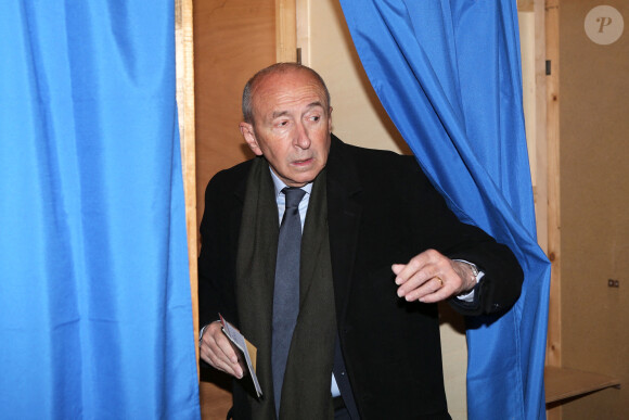 Gérard Collomb au bureau de vote à l'occasion du premier tour des élections municipales à Lyon. Le 15 mars 2020. © Pascal Fayolle / Bestimage