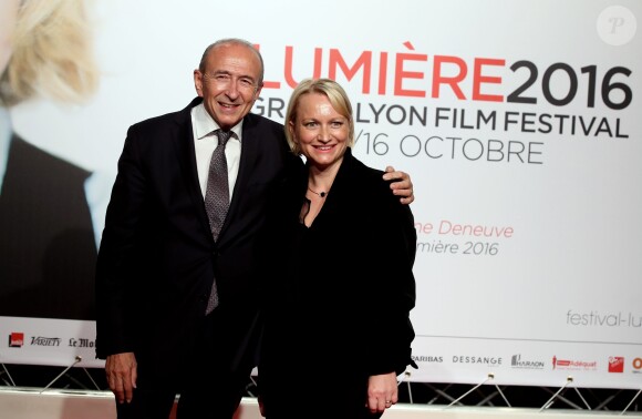 Gérard Collomb et sa femme Caroline au photocall de la cérémonie d'ouverture du 8e festival Lumière de Lyon, le 8 octobre 2016. © Dominique Jacovides/Bestimage