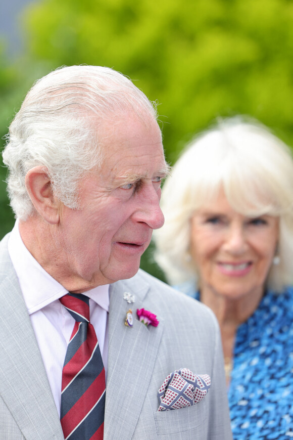 Le prince Charles et Camilla Parker Bowles, duchesse de Cornouailles, en visite à Rhondda au Pays de Galles. Le 5 juillet 2022 