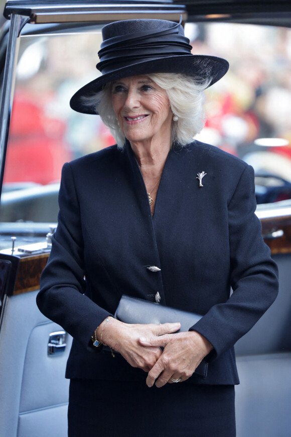 Le roi Charles III d'Angleterre et Camilla Parker Bowles, reine consort d'Angleterre, arrivent à une réceptions organisée pour les associations caritatives au château de Cardiff. Le 16 septembre 2022. 