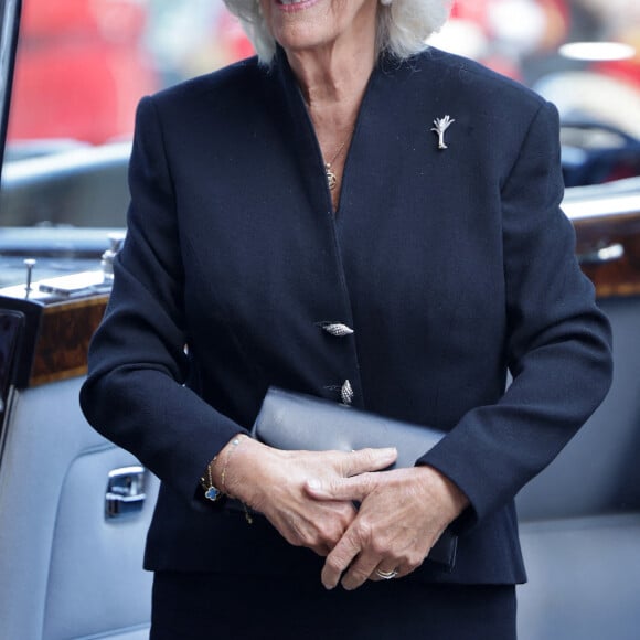 Le roi Charles III d'Angleterre et Camilla Parker Bowles, reine consort d'Angleterre, arrivent à une réceptions organisée pour les associations caritatives au château de Cardiff. Le 16 septembre 2022. 