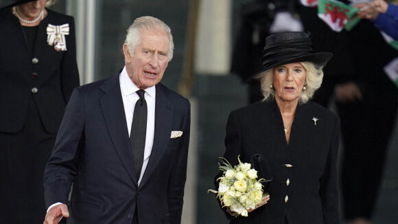 Camilla blessée : en détresse aux côté du roi Charles III, un moment délicat capté en vidéo